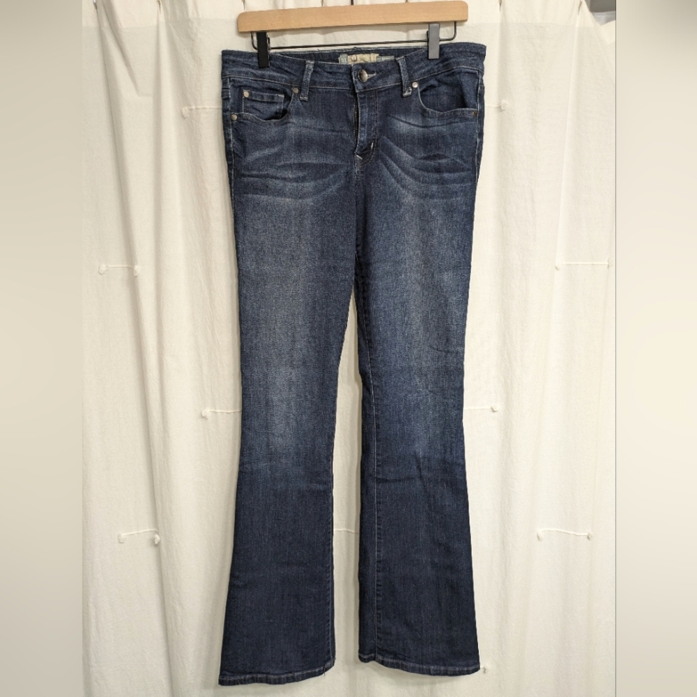 Level 99 women's boot cut jeans size 31